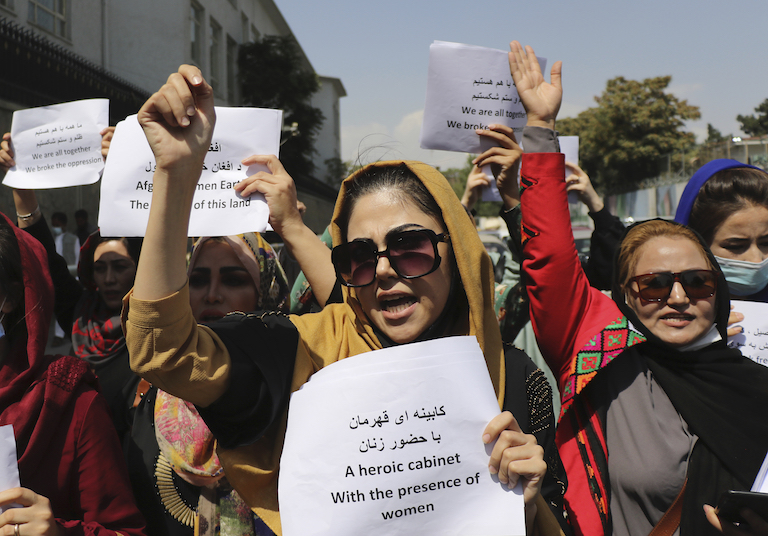 Foto: Frauen versammeln sich zu einer Demonstration in Kabul, um ihre Rechte unter der Taliban-Herrschaft einzufordern.